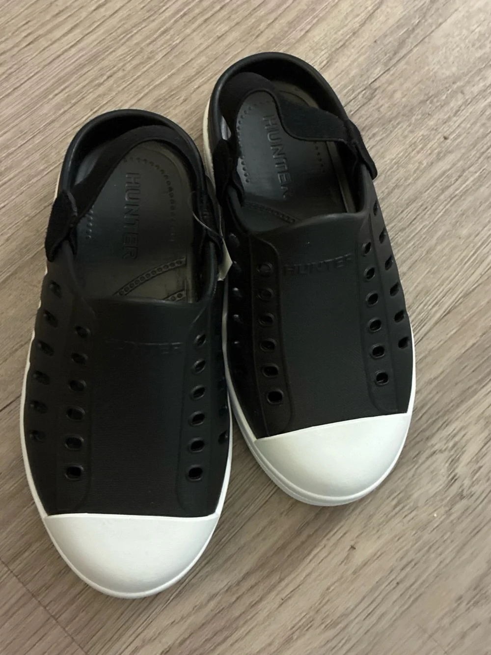 Hunter boys 9 Black & White Slip-On Clog Sneakers